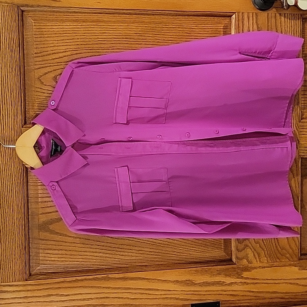 Women's Banana Republic blouse in fushia size large.